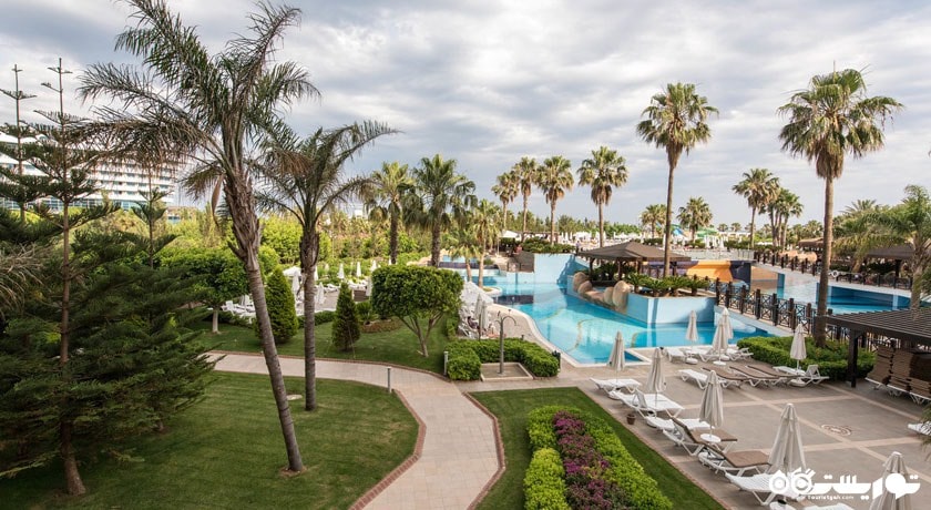 دورنمای کلی استخر روباز هتل